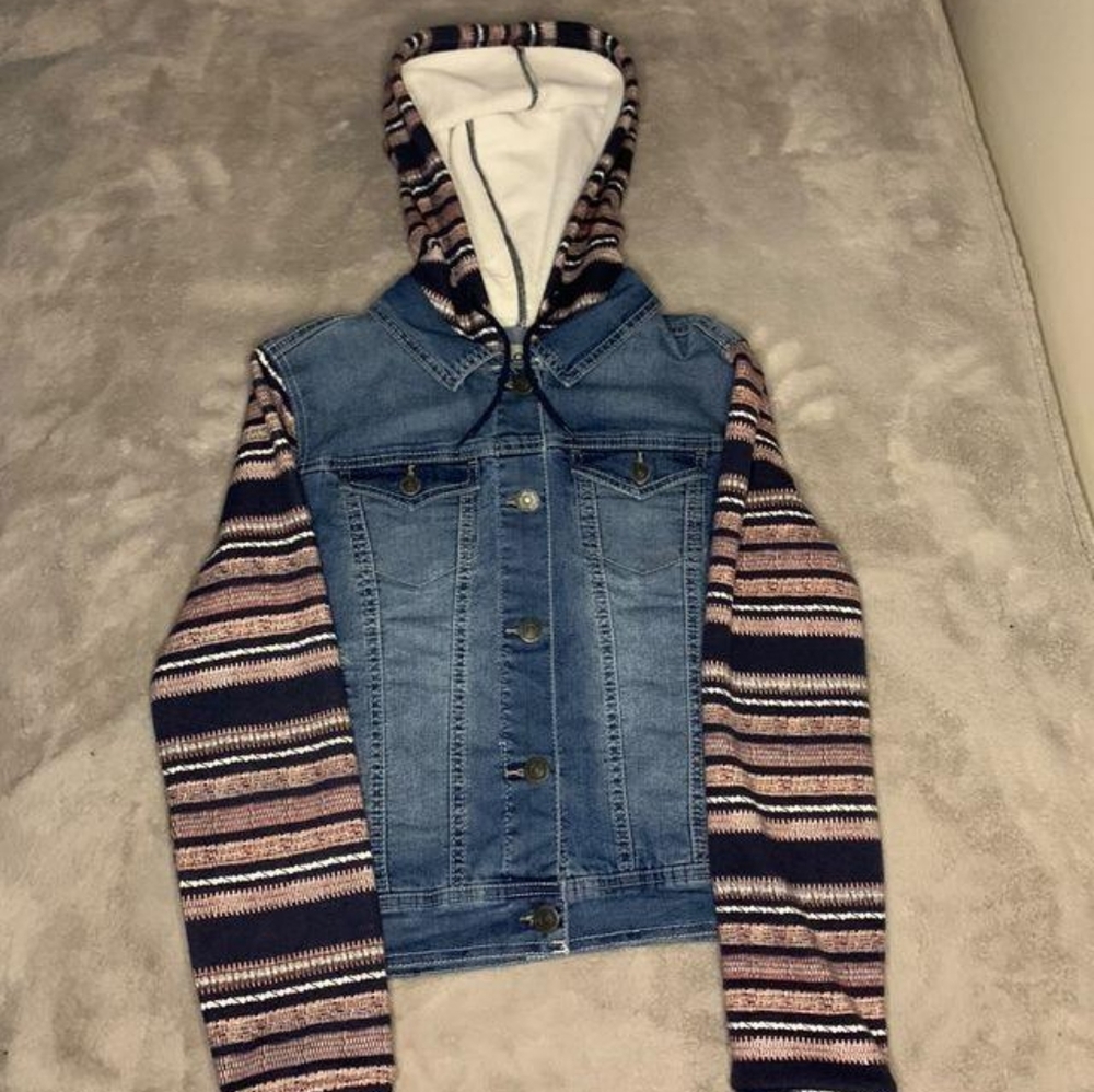 Jean jackets with different color strap sleeves